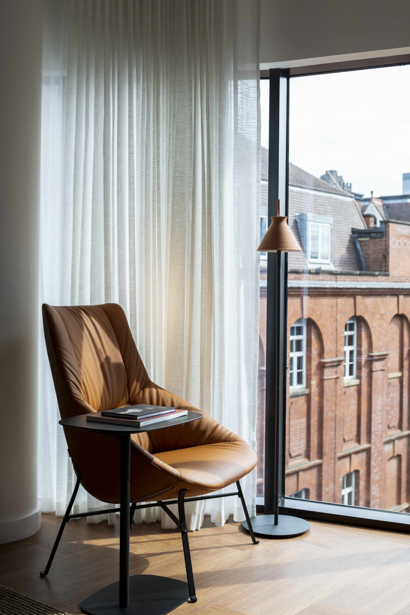 The collection speaks through continuous lines and balanced geometry, where the curve defines character and gesture. Materials and finishes are selected to enhance both visual strength and everyday comfort. Bow’s language stands between architecture and object, offering a clarity of form that feels both contemporary and timeless.