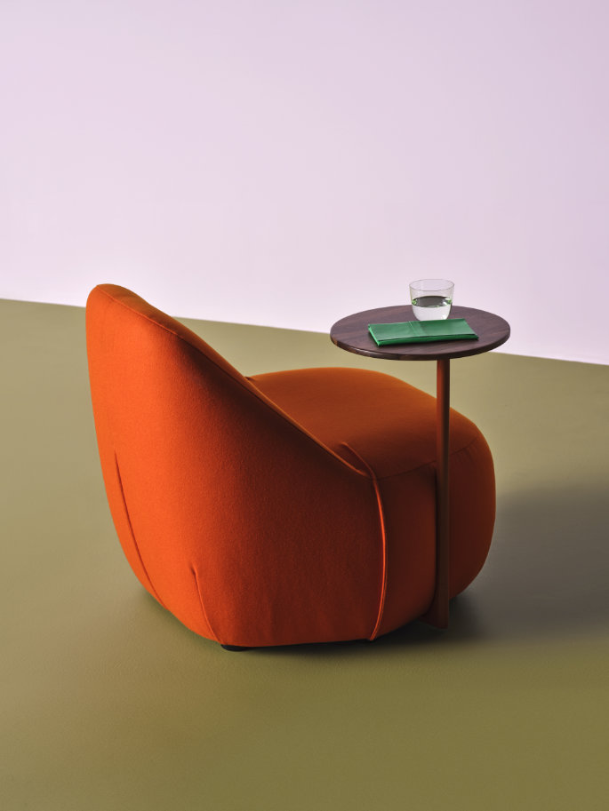 Modular seating configuration formed by hexagonal upholstered units in an open workspace