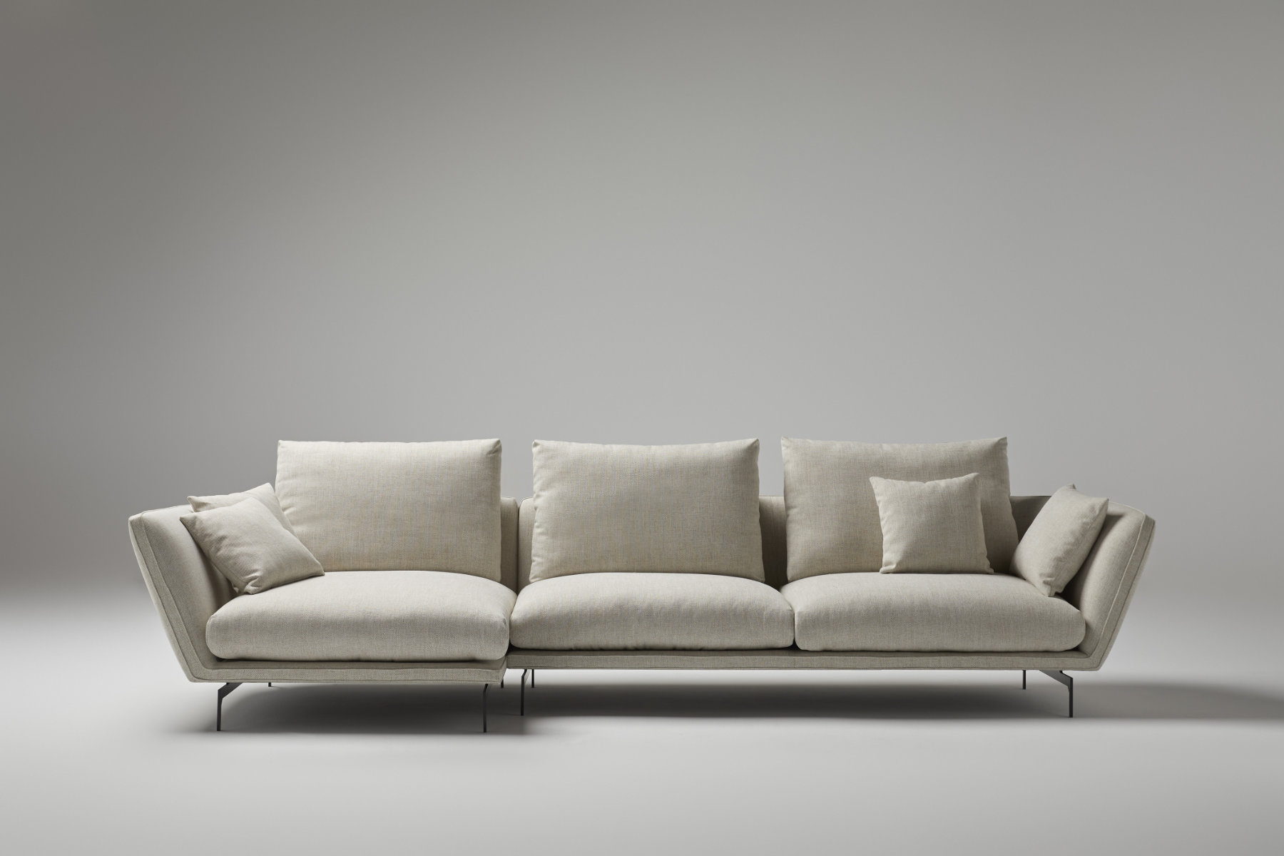 Disc sofa with curved backrest in contemporary lounge setting