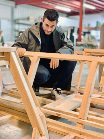 Disc sofa with curved backrest in contemporary lounge setting