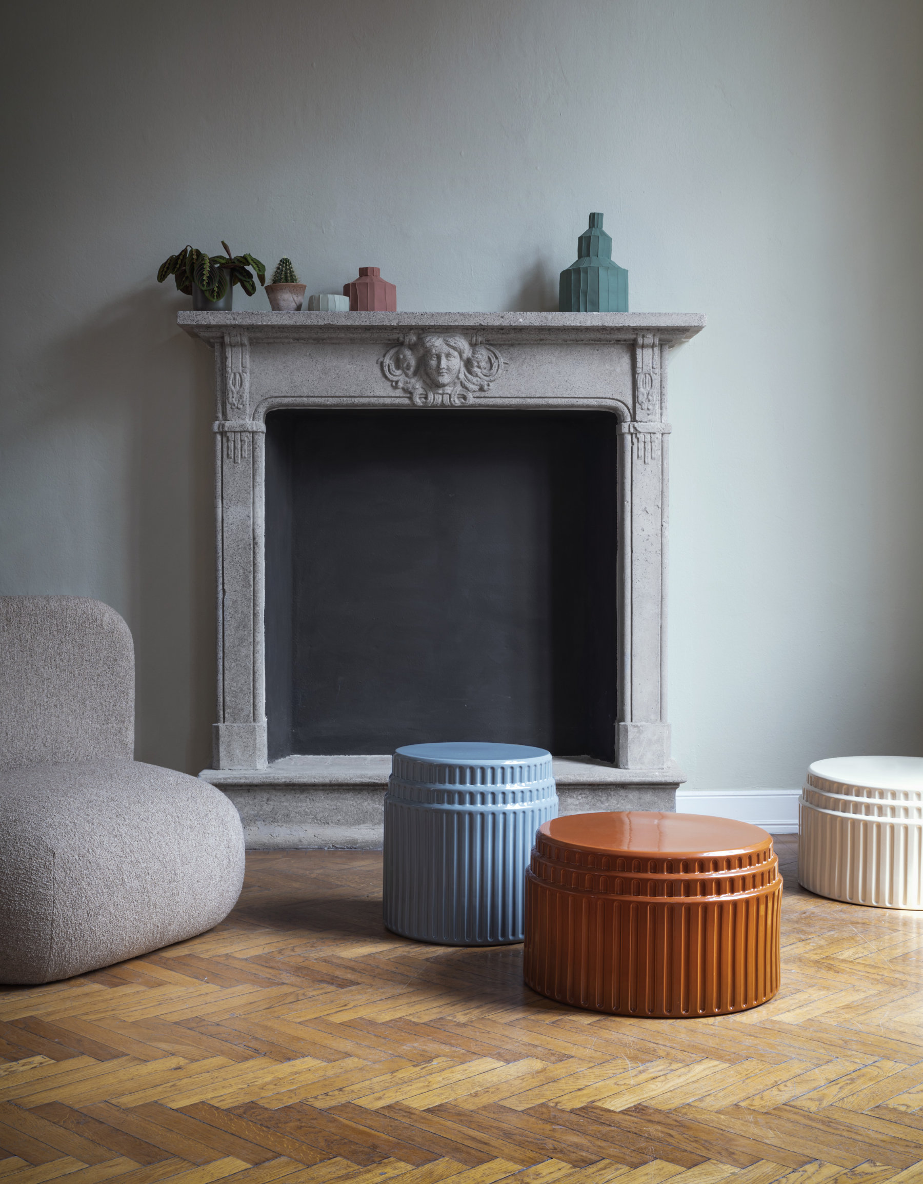 Kolos ceramic coffee table in contemporary interior