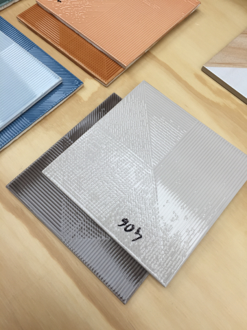 Lins ceramic wall tile pattern with delicate line network