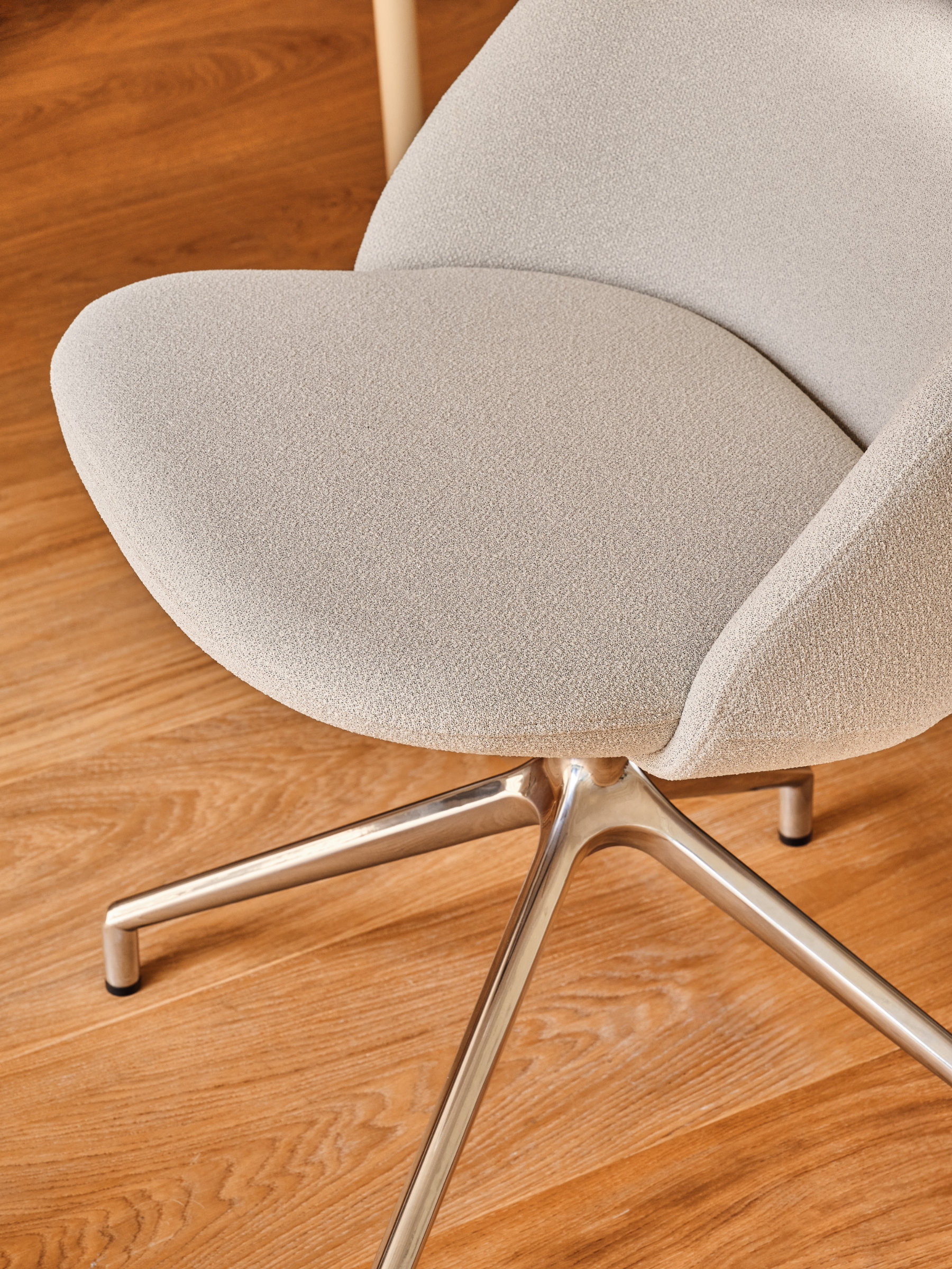 Paralel is a seating collection conceived from a disciplined exploration of proportion, balance and the subtle interplay between line and surface. Its refined silhouette captures a sense of visual equilibrium that feels both calm and confident in presence. Rather than imposing itself, each chair in the Paralel family engages with space through a quiet composure rooted in thoughtful geometry and human-centered logic. The result is a seating system that feels coherent as a group yet distinct in every configuration — chairs that define moments of pause with clarity and purpose.