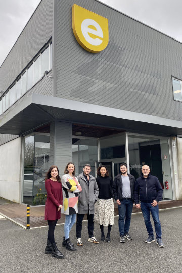 Contemporary chair with fluid silhouette and continuous curves balancing comfort and refined proportion