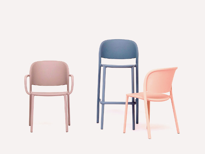 Contemporary chair with fluid silhouette and continuous curves balancing comfort and refined proportion