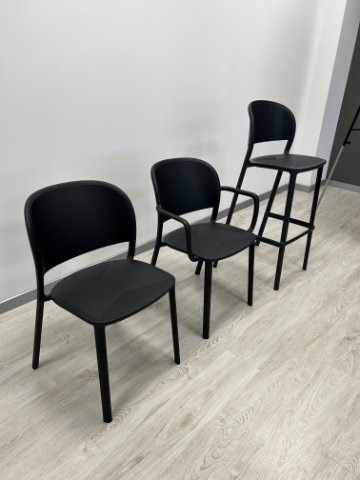 Contemporary chair with fluid silhouette and continuous curves balancing comfort and refined proportion