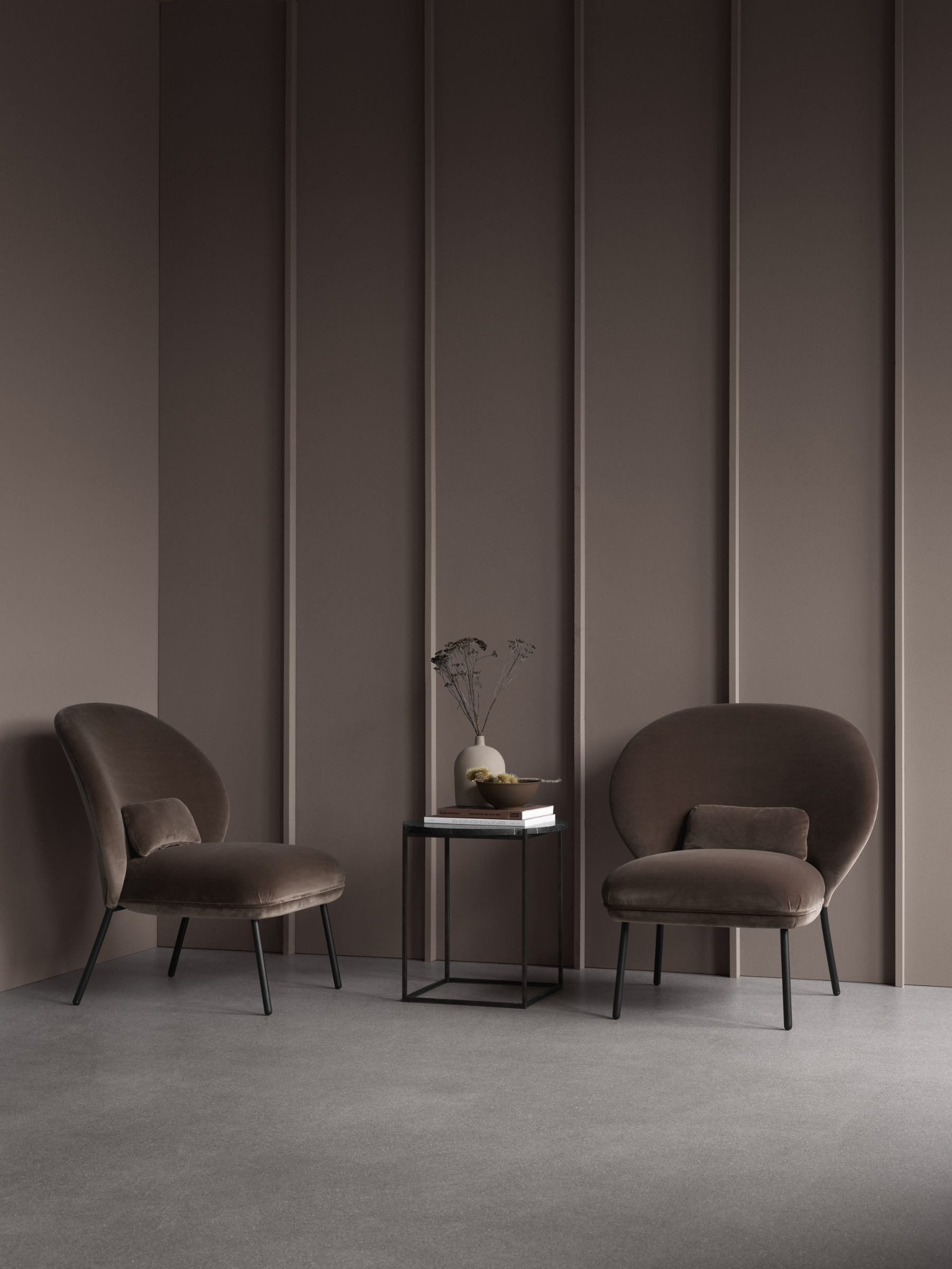 Ventall lounge chair with wide curved backrest in contemporary interior
