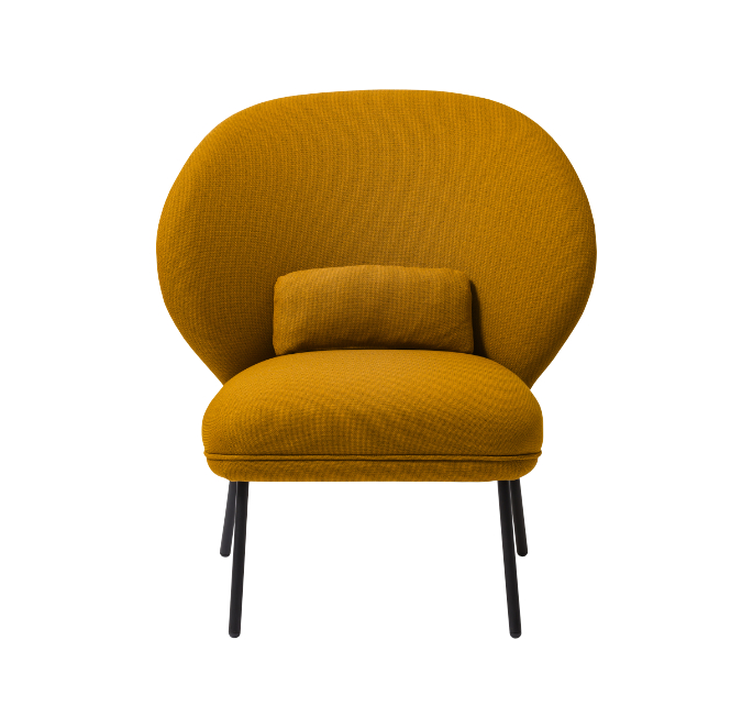 Ventall lounge chair with wide curved backrest in contemporary interior