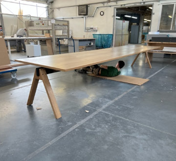 Viga Table System with multiple workstations in a collaborative office environment