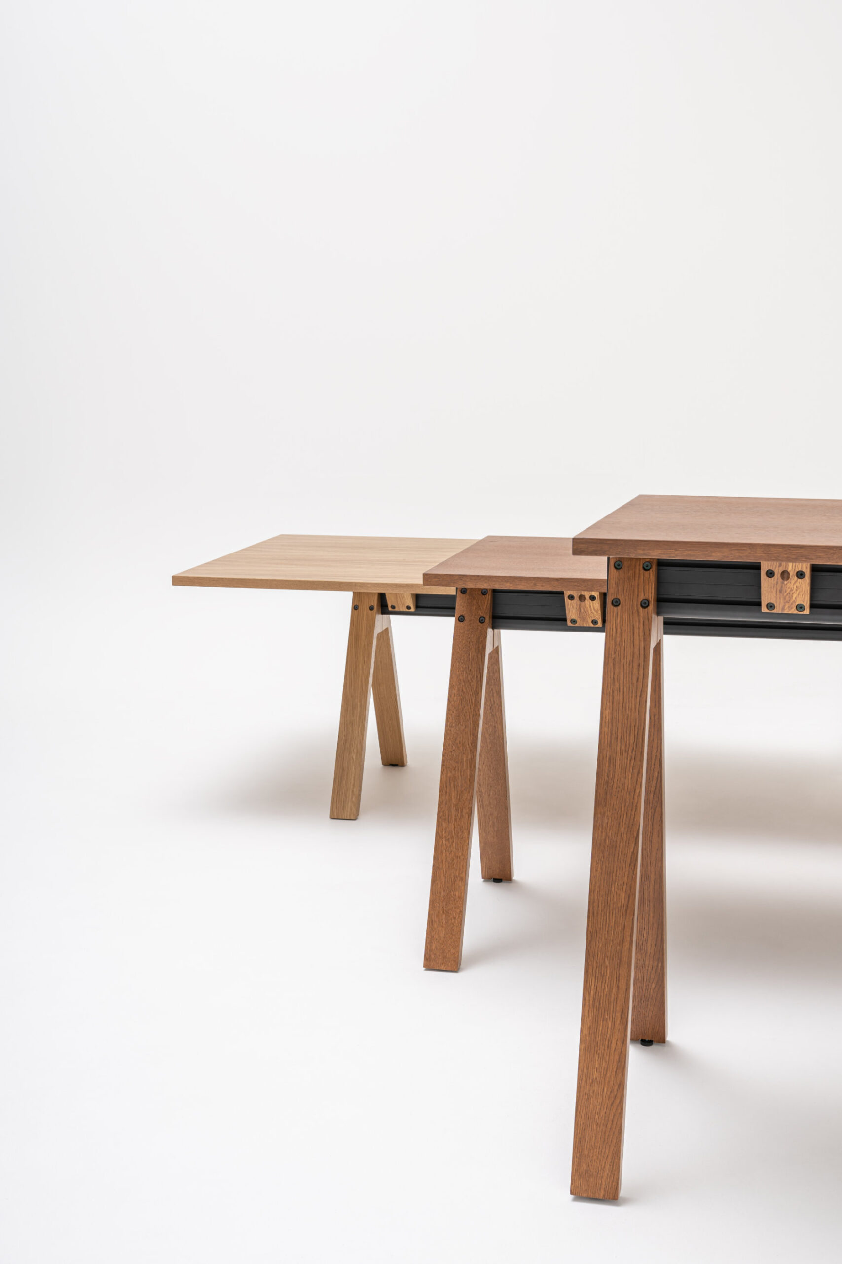 Viga Table System with multiple workstations in a collaborative office environment