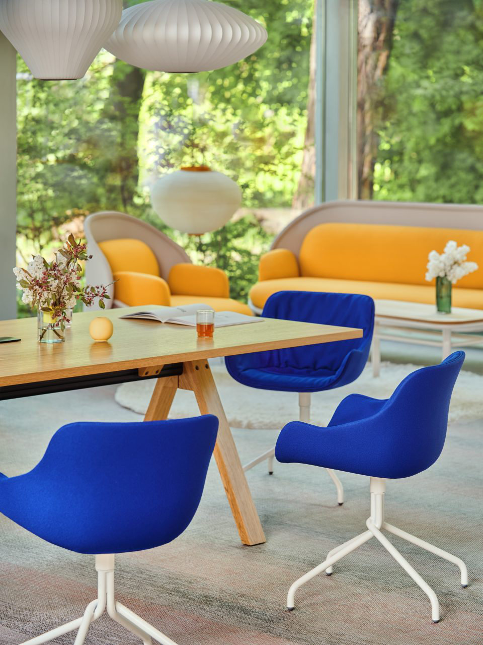 Viga Table System with multiple workstations in a collaborative office environment