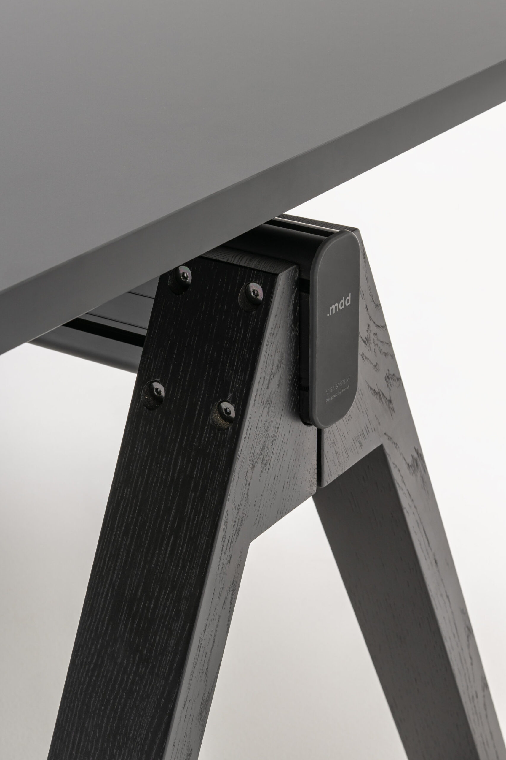 Viga Table System with multiple workstations in a collaborative office environment