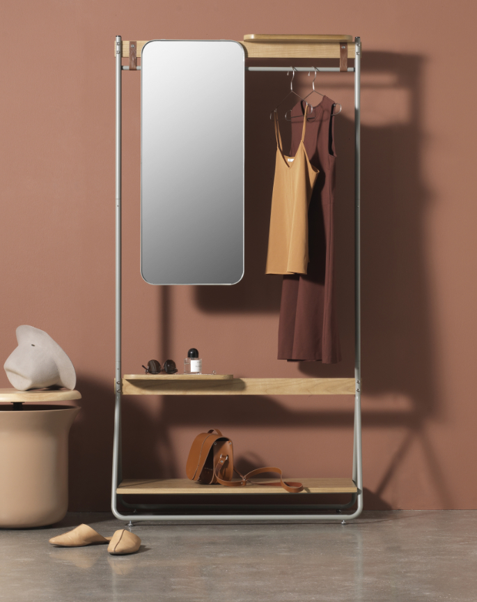 Yes coat rack with Y shaped structure in contemporary interior